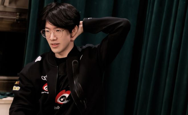 卓越表现与 卓越表现与