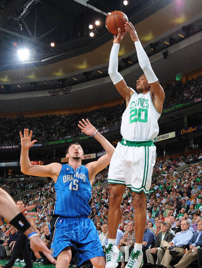 欧冠：本菲卡以4比5不敌巴塞罗那.